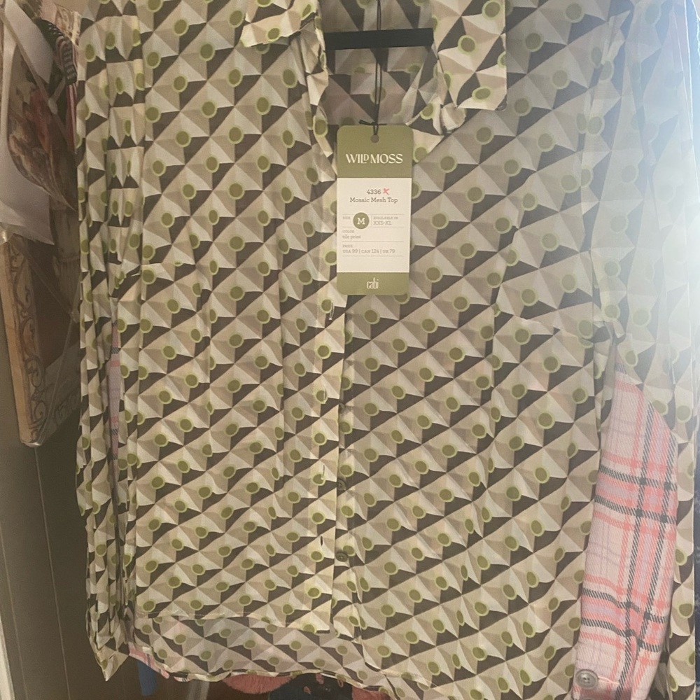 21 NEW Never Worn Whimsy Moss Geometric Pattern Shirt no smoke or animals